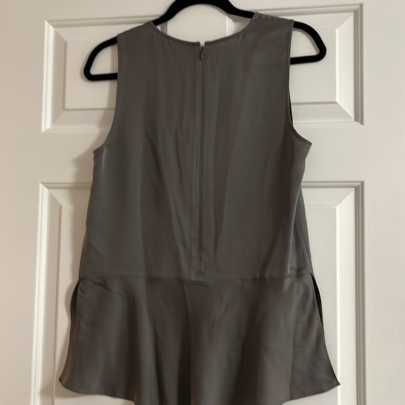 Theory 100% silk tank. Size M. - Picture 3 of 4